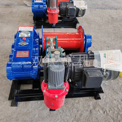 卷揚機，也叫絞車